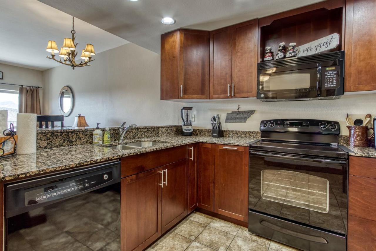 Gorgeous 2Bd 2Bth Condo With Mountain Views Pool Hot Tub Game Room Close To Parkway Пиджен-Фордж Экстерьер фото